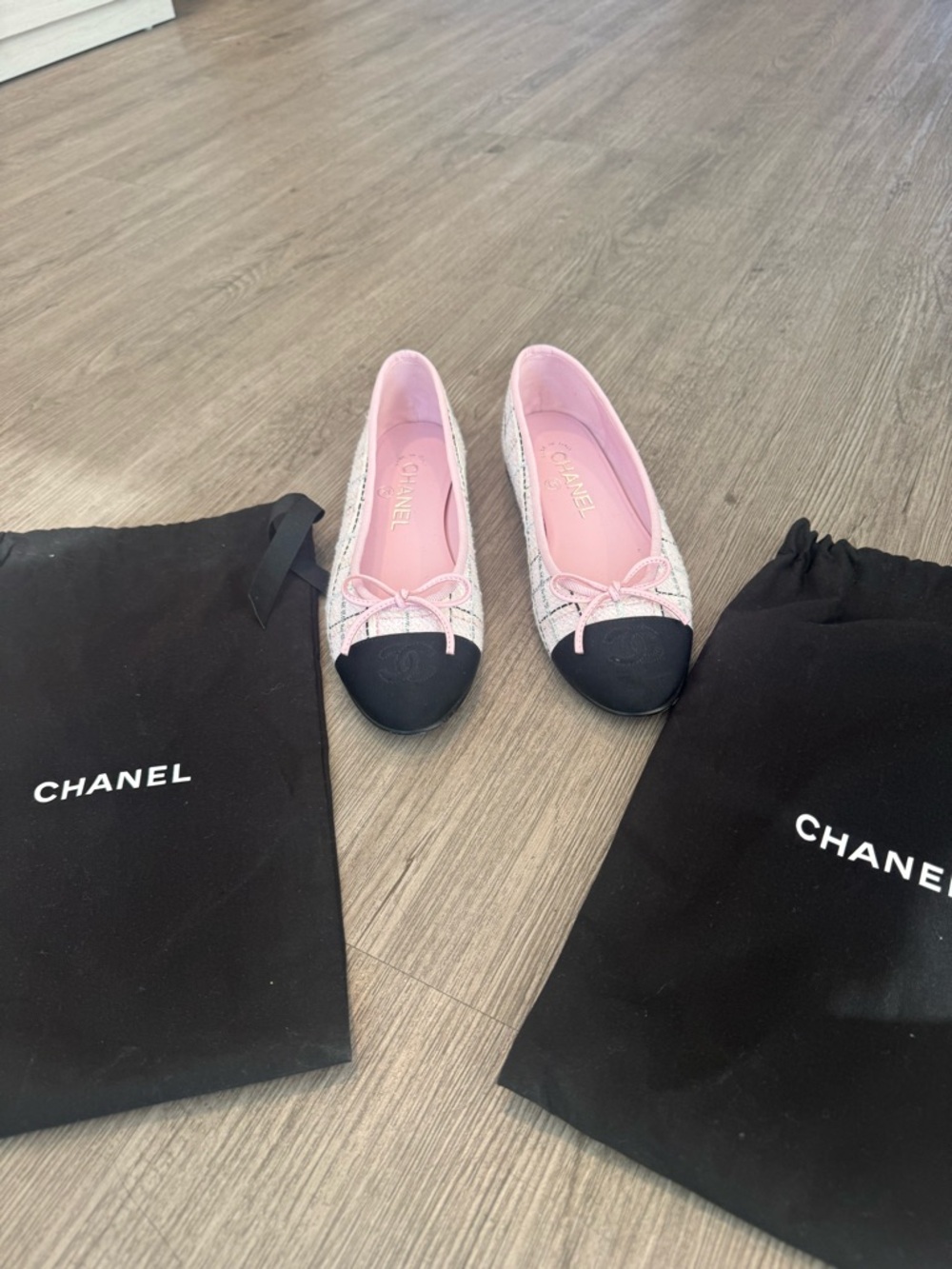 Chanel Pink and White Tweed CC Cap Toe Bow Ballet Flats - Picture 3 of 14